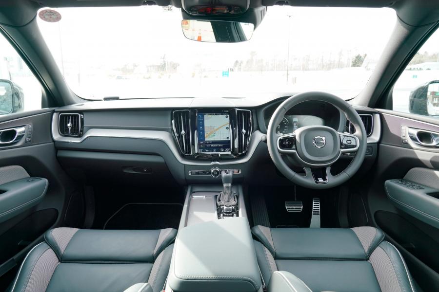 Торпедо Volvo XC60 D4 R-Design 2017 года  (JP) (фото 31 из 32)